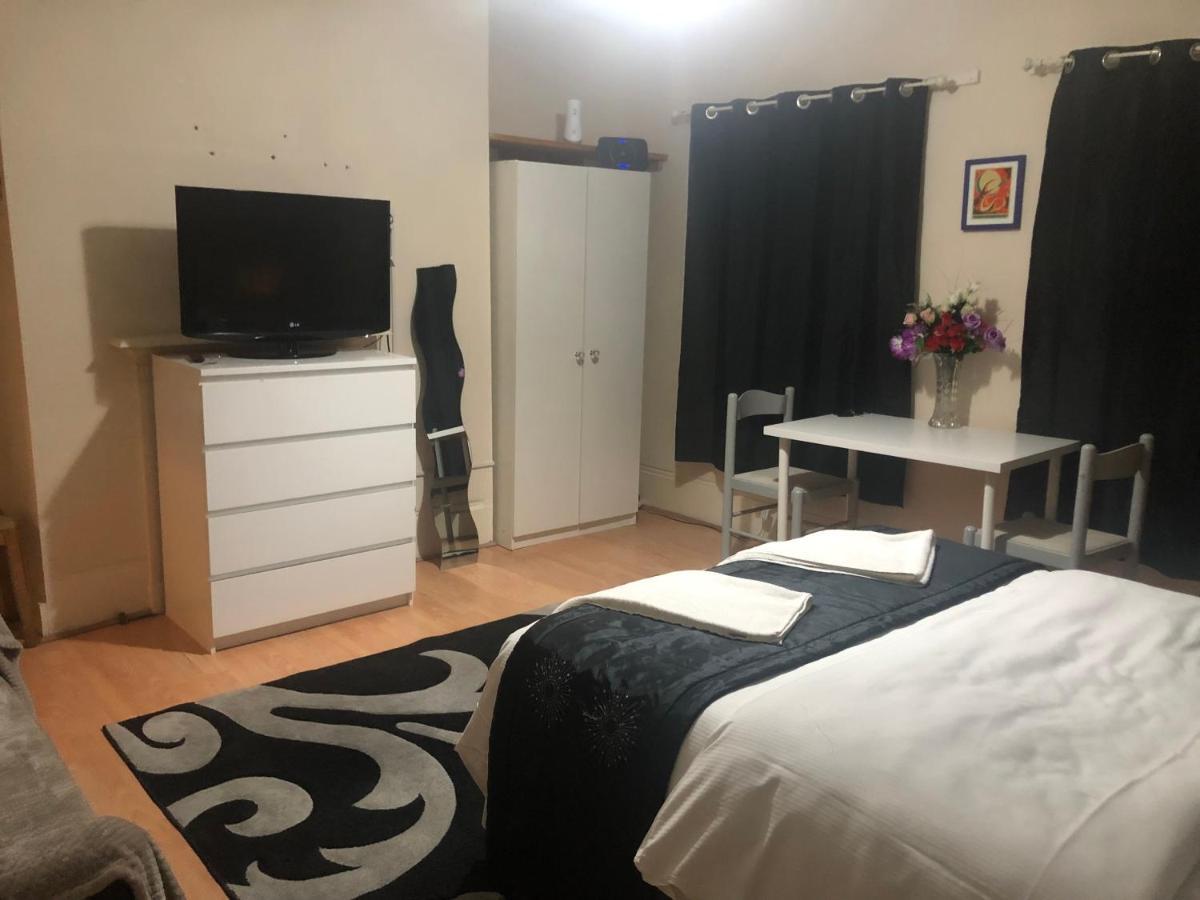 Oyo 94 Bricklane Studio Flats Hotel Лондон Екстериор снимка